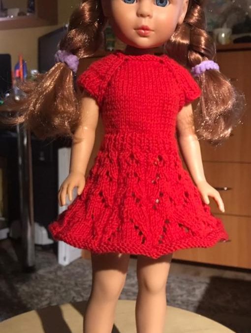 платье для куклы спицами